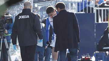 Omar Ramos se marcha lesionado.