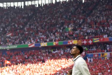 Jude Bellingham antes del inicio del partido frente a la selección de Suiza.