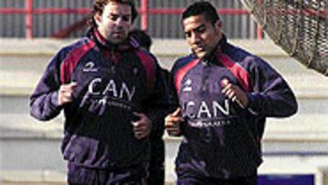 Moha corre ayer junto a Rosado.