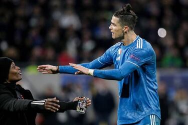 "Cristiano was abandoned": Italian press fume after Juventus defeat