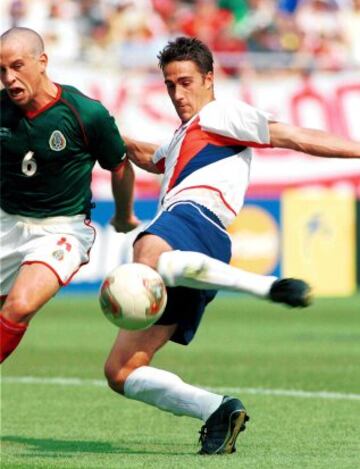 Con él inició la maldición del “DosACero” en Columbus. Anotó el primer gol en la derrota del 2001, partido clasificatorio a Corea – Japón 2002. Estuvo presente en la recordada caída de Jeonju.