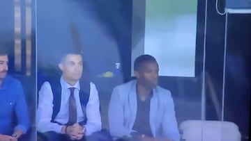 Cristiano cheers Vinicius' goal against Barça at the Bernabéu