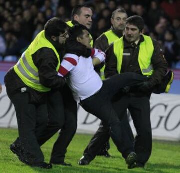 Espontaneo en el cesped de Balaídos.