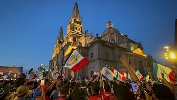 Afición de Chivas se adueña del Centro Histórico de Guadalajara