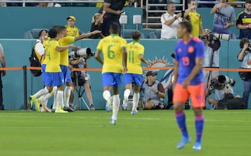 Brasil y Colombia empataron 2-2 en el Hard Rock Stadium. Luis Fernando Muriel anotó doblete, Neymar y Casemiro marcaron para el rival.