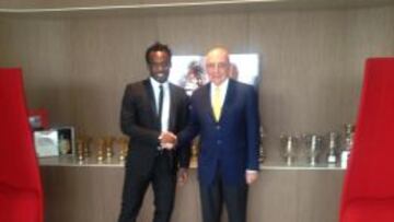 Michael Essien ya es nuevo jugador del Milán de Seedorf