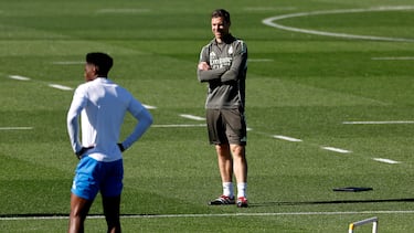 Xabi Alonso durante un entrenamiento con el Real Madrid.
