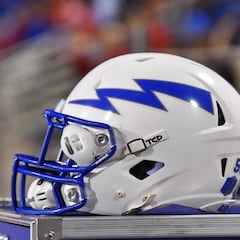 How did offensive lineman Hunter Brown of the Air Force Academy Falcons die?