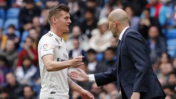 Kroos y Zidane, en un partido del Real Madrid.