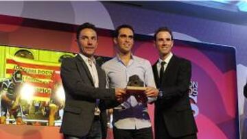 GRAN PODIO. Purito Rodríguez, Alberto Contador y Alejandro Valverde comparten el premio en la Gala