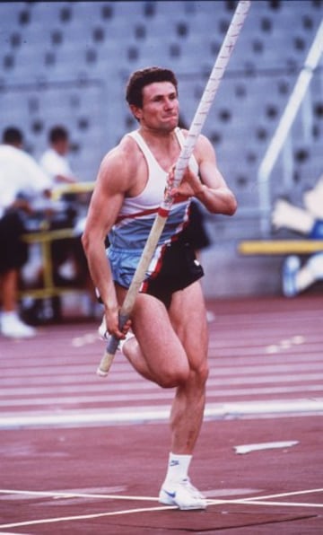 En 1984 empiezan a llegar las primeras hazañas de Serguéi Bubka. Logró batir el récord mundial en pista cubierta con un un salto de 5,81 metros. Posteriormente lo mejoró hasta en tres ocasiones.