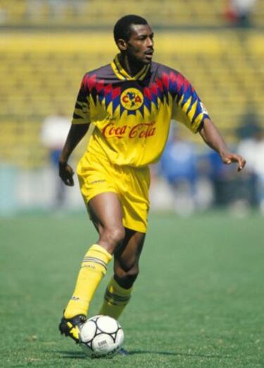 Camerunés que llegó ante la sorpresa de todo mundo para la liga 94-95. Centro delantero capaz y mortal. Hizo goles por todos lados y de todas formas. 