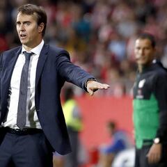Lopetegui cumple 52 años ante su mayor reto y la FEF le felicita