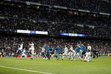 Los jugadores del Real Madrid celebran el pase a la final de la Champions.