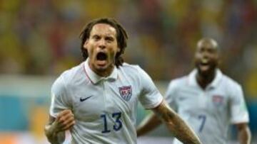 Jermaine Jones jugando con Estados Unidos.