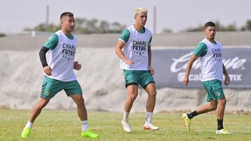 Jugadores de Le&oacute;n durante un entrenamiento