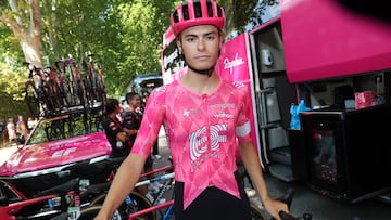 Markel Beloki posa para AS durante La Vuelta en Italia.