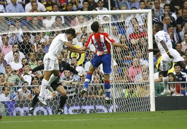 Esta temporada empezó fuerte, ya que el primer partido fue un derbi entre el Real Madrid y el Atlético de Madrid. La victoria se la llevó el Real Madrid por dos goles a uno y el primero gol lo marcó Raúl de cabeza tras un centro de Sergio Ramos. 