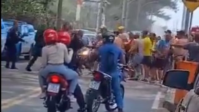 ¡Batalla campal en Copacabana antes del Flamengo-Peñarol!