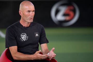 El técnico del Madrid presenta el "Zidane Five Club" un programa de educación y deporte en la localidad de Aix-en-Provence, al sur de Francia cerca de Marsella.