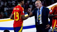 Lamine, Gavi y Cubarsí no hicieron la mili que se le pide a Gonzalo