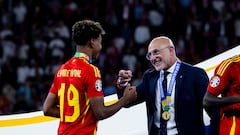 Lamine, Gavi y Cubarsí no hicieron la mili que se le pide a Gonzalo