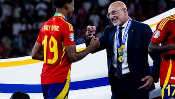 Lamine Yamal y Luis de la Fuente.