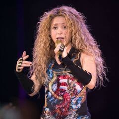 Críticas a Shakira por su merchandising "nazi"
