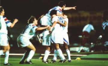 4 de septiembre de 1993: Chile logra el tercer lugar en el Mundial Sub 17 de Jap&oacute;n, tras vencer a Polonia en definici&oacute;n a penales.