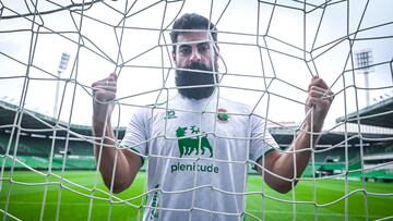 Asier Villalibre, delantero del Racing.