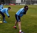 Godín se entrena con máscara y Saúl con normalidad