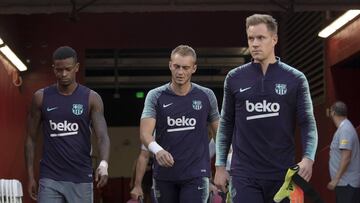 Ter Stegen, con Cillessen por detr&aacute;s.