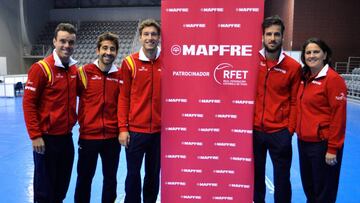 Roberto Bautista, Marc L&oacute;pez, Pablo carre&ntilde;o, Feliciano L&oacute;pez y Conchita Mart&iacute;nez, en el pabell&oacute;n de Osijek (Croacia).