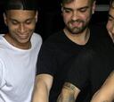 Neymar y los 'toiss' celebran el traspaso con tatuaje en común