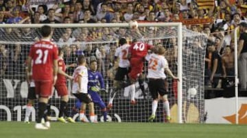 3-1. Mbia, en el 94', anota el gol que da el pase al Sevilla para la final.