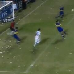 Chilenas y tijeras: los notables goles del '9' que busca Colo Colo