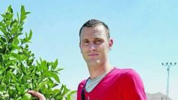 <b>EN PUNTA. </b>Despotovic, que no jugó ante el Murcia, vuelve al once.