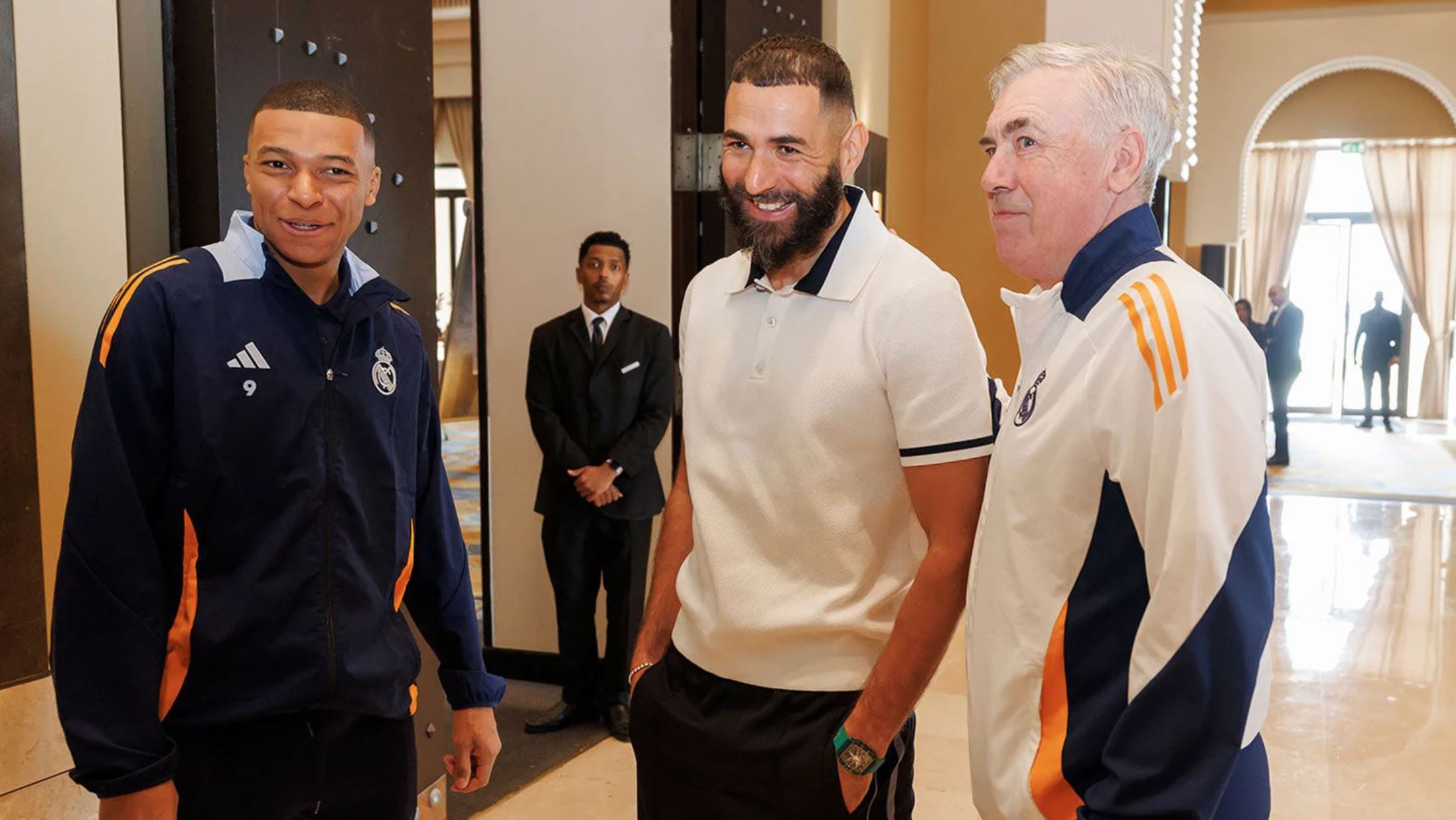 Karim Benzema visita al Real Madrid en Yeda