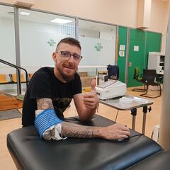 Dos agujas, un alambre y un codo roto: la vida de Ángel Madrazo