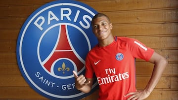 Kylian Mbapp¨¦ en la presentaci¨®n con el PSG.