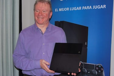 SONY: "Otras consolas cuestan más y todavía tienes que pagar por el online"