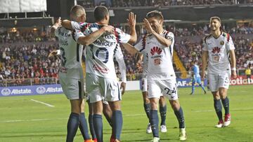 Los futbolistas del Am&eacute;rica celebran un gol ante el Saprissa en la Conchampions. 