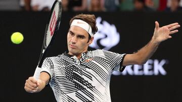 MELBOURNE, AUSTRALIA - JANUARY 24:  Roger Federer of Switzerland plays a backhand in his quarterfinal match against Mischa Zverev of Germany on day nine of the 2017 Australian Open at Melbourne Park on January 24, 2017 in Melbourne, Australia.  (Photo by Scott Barbour/Getty Images)
