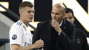 Zidane: "Cuando me retire, dir¨¦ que entren¨¦ a Toni Kroos"