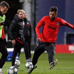 Arias convence al Cholo y se gana un sitio en Champions