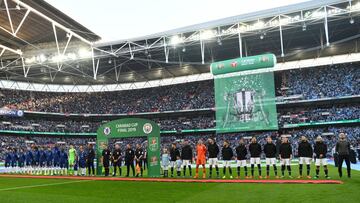 Formaciones iniciales del Chelsea y el Manchester City antes de la final de Carabao Cup de 2019.