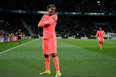 El 10 barcelonista está recuperando su mejor versión. Su recorte a Iñaki Peña y sus pases desarbolan a cualquier rival por bien planatado que esté en el campo.