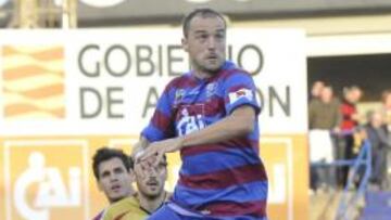 <b>CUERDA PARA RATO. </b>A sus 34 años, Helguera es un titular indiscutible.