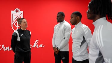 Los niños de Ndangane ya tienen su camiseta del Granada