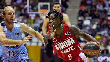 Ike Iroegbu, base del Girona, penetra ante la defensa de Conner Frankamp, del Breogán.